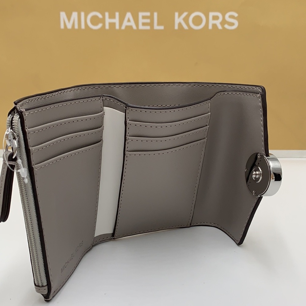 MICHAEL KORS
Carmen Medium Flap bifold Wallet silver color - Picture 9 of 12